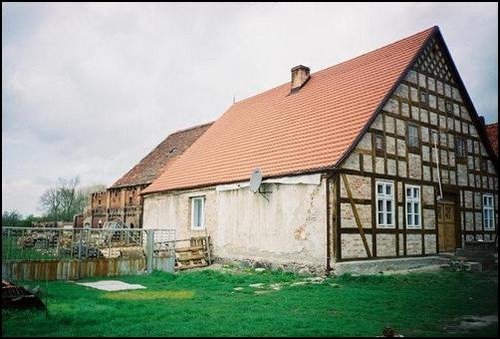 The oldest house in Isinger village where Sanfts lived.

